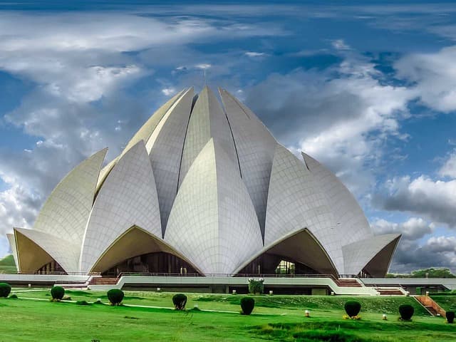 Lotus Temple (Bahá'í House of Worship), lotus-shaped marble architecture, New Delhi